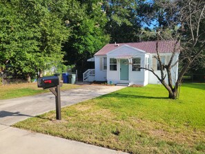 Exterior - Charming 2-Bedroom, 1-Bath bungalow (Columbia)