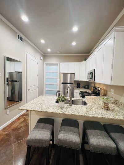 Cozy 1-bedroom 1 bath condo in walking distance to downtown Lafayette.