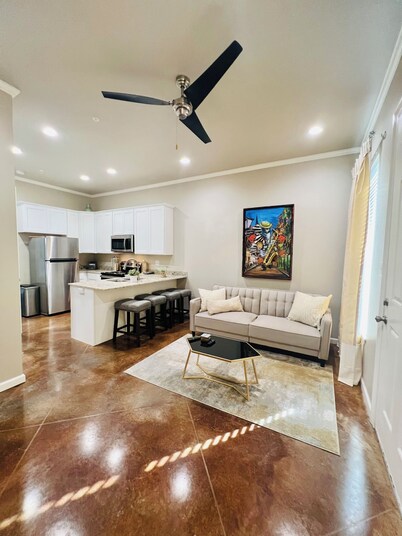 Cozy 1-bedroom 1 bath condo in walking distance to downtown Lafayette.