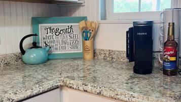 冰箱、微波炉、烤箱、炉灶