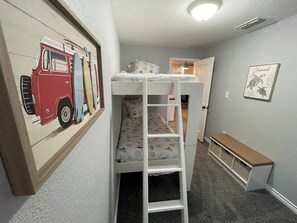 3 bedrooms, desk, iron/ironing board, free WiFi