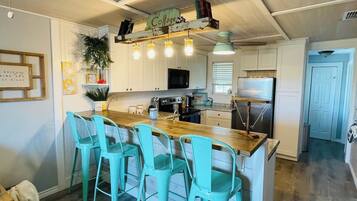 冰箱、微波炉、烤箱、炉灶