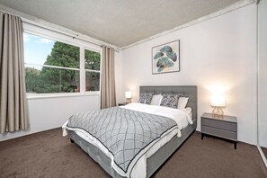 2 bedrooms, iron/ironing board, WiFi, bed sheets - Cosy & Convenient Place with Free Parking in Inner West Area (Strathfield)