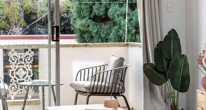 Cosy & Convenient Place with Free Parking in Inner West Area