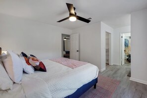 4 bedrooms, iron/ironing board, WiFi, bed sheets - Spacious 4-bedroom house with AC and WiFi in charming Tallahassee (Tallahassee)