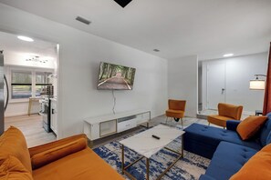 Smart TV, fireplace - Spacious 4-bedroom house with AC and WiFi in charming Tallahassee (Tallahassee)