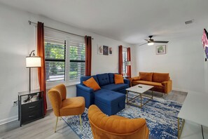 Smart TV, fireplace - Spacious 4-bedroom house with AC and WiFi in charming Tallahassee (Tallahassee)