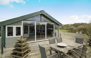 Outdoor dining - Pet friendly home in Blokhus with WiFi (Blokhus)