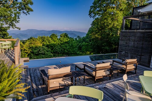 Nantahala | Highlands Lodge | Private Balcony