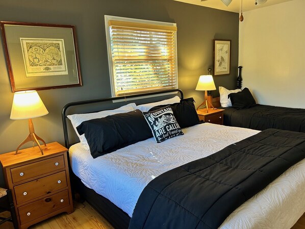 2 makuuhuonetta, silitysrauta/-lauta, ilmainen Wi-Fi, vuodevaatteet