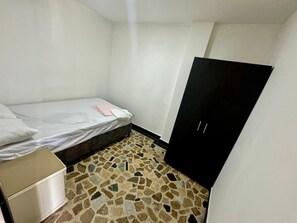 Family Apartment, City View | Desk, laptop workspace - Aparta estudios centeo WZ (Pereira)