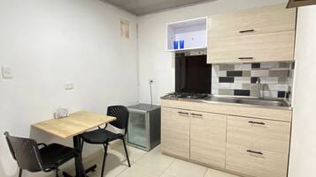 Studio Economy, quang cảnh thành phố | Bếp riêng | Tủ lạnh, bếp nấu, dụng cụ nấu nướng/bát dĩa/dao nĩa