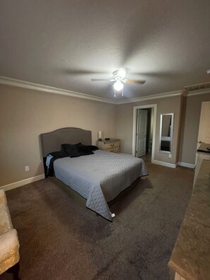 4 soverom, skrivebord, strykejern/-brett og wi-fi