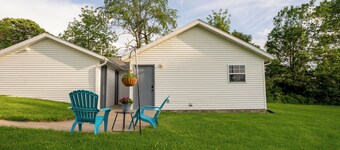 Peaceful 1-Bedroom Retreat in Town