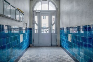 Sèche-cheveux, serviettes fournies