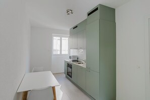 Fridge, microwave, oven, stovetop - Blueground | Iselin, equipped, decorated & w/d (Basel)