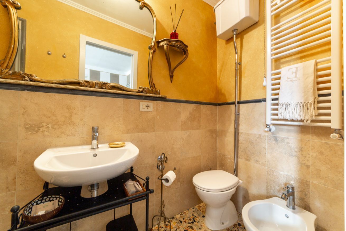 Dusche, Haartrockner, Bidet, Handtücher