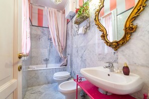 Hair dryer, bidet, towels, shampoo