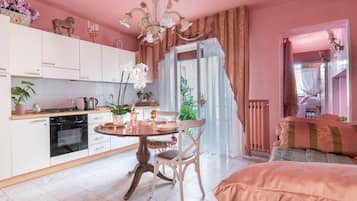 1 habitación, wifi y ropa de cama