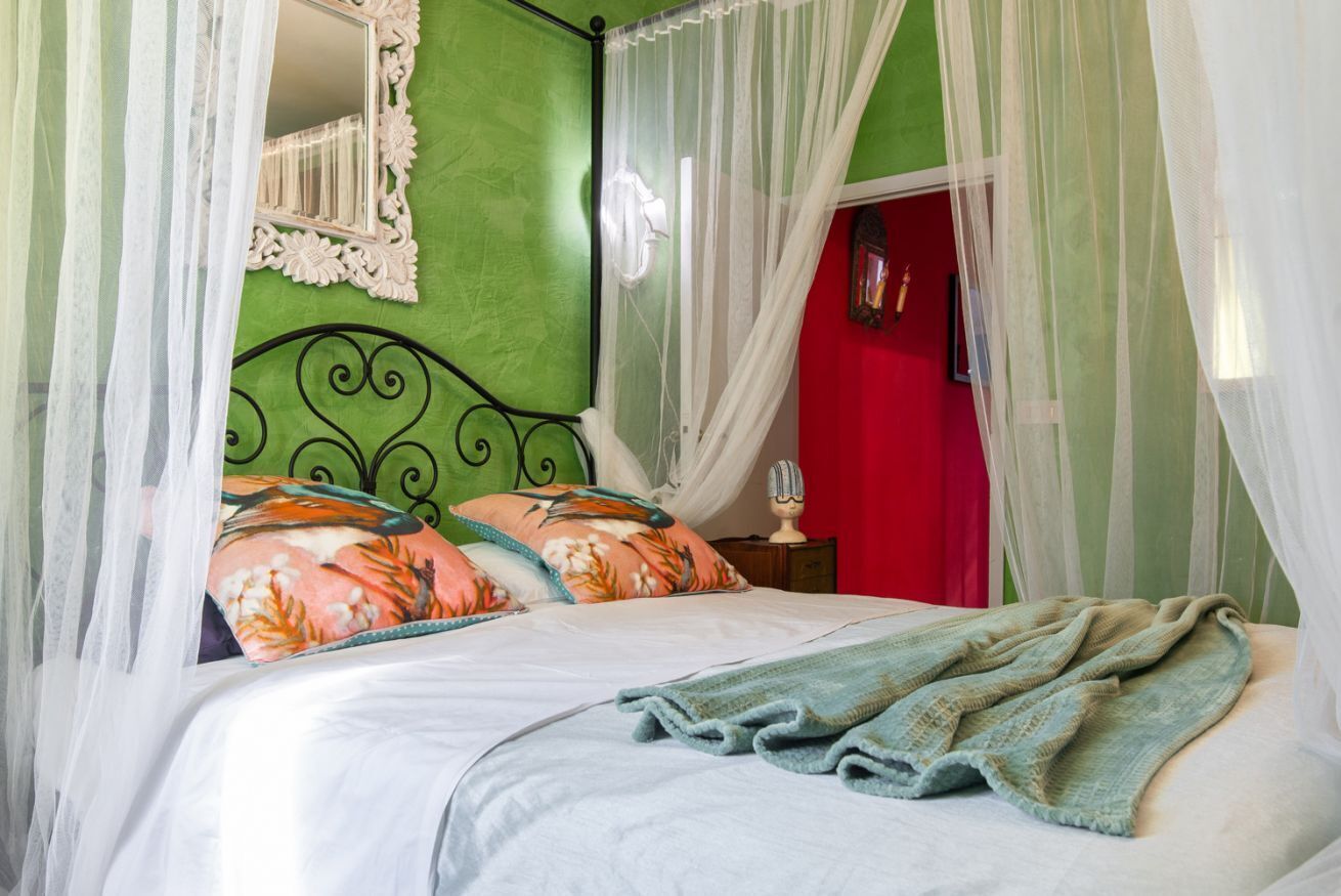 1 dormitorio, tabla de planchar con plancha, wifi y ropa de cama