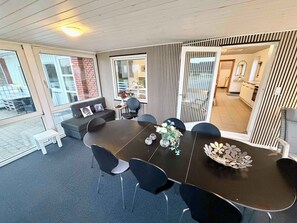 Unclassified image, 4 of 26, button