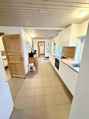 Refrigerador, horno, parrilla de estufa y lavavajillas 