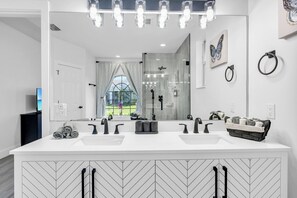 Unclassified image, 4 of 49, button