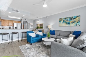 Family Condo, Lake View - Renovated Condo 2mil away from Disney  (Orlando)