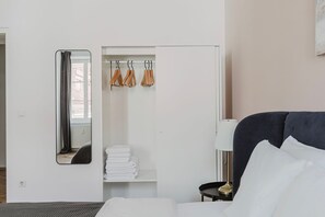 3 室のベッドルーム、アイロン / アイロン台、WiFi、ベッドシーツ