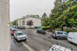 Property grounds - Chic Döbling 1BR, Move-In-Ready w/ Furniture, by Blueground (Vienna)