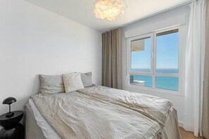 2 habitaciones, escritorio, tabla de planchar con plancha y wifi gratis 