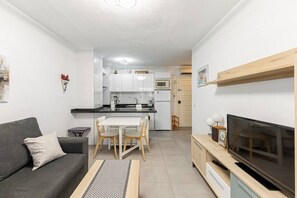 TV - Albaida, 1 bedroom with balcony (Nerja)