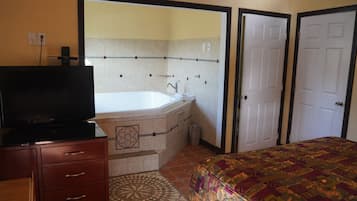 Luxury Spa Room, Garden view | Escritorio, espacio para trabajar con laptop y insonorización