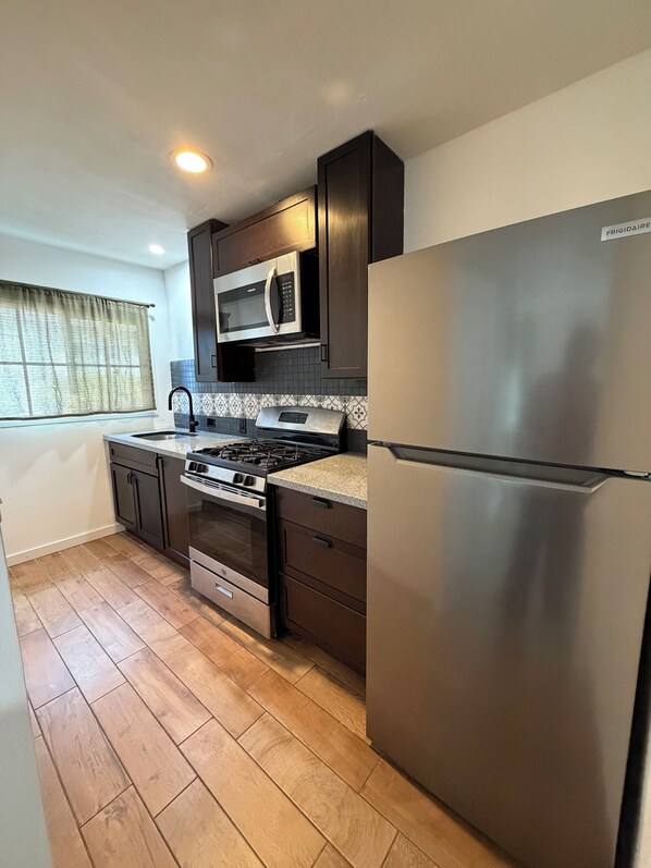Superior Double Room, Garden View | Private kitchen | Mini-fridge, microwave