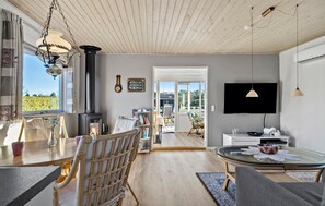 Een smart-tv en een open haard