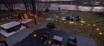 Arrowhead Premier Lakefront w/Sauna, Hot Tub, Firepit, Game Room, Amenities,