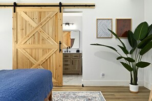 3 soverom, skrivebord, strykejern/-brett og wi-fi (inkludert)