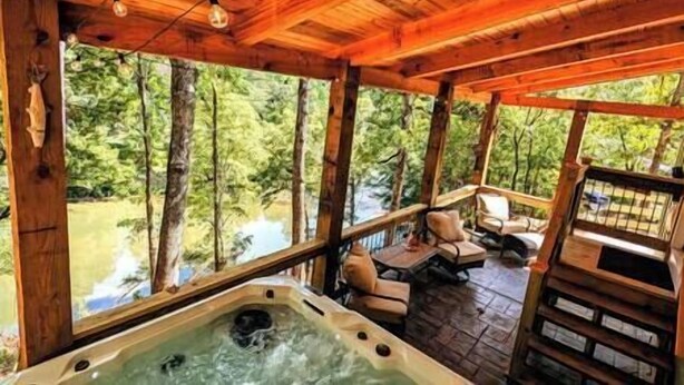 Outdoor spa tub