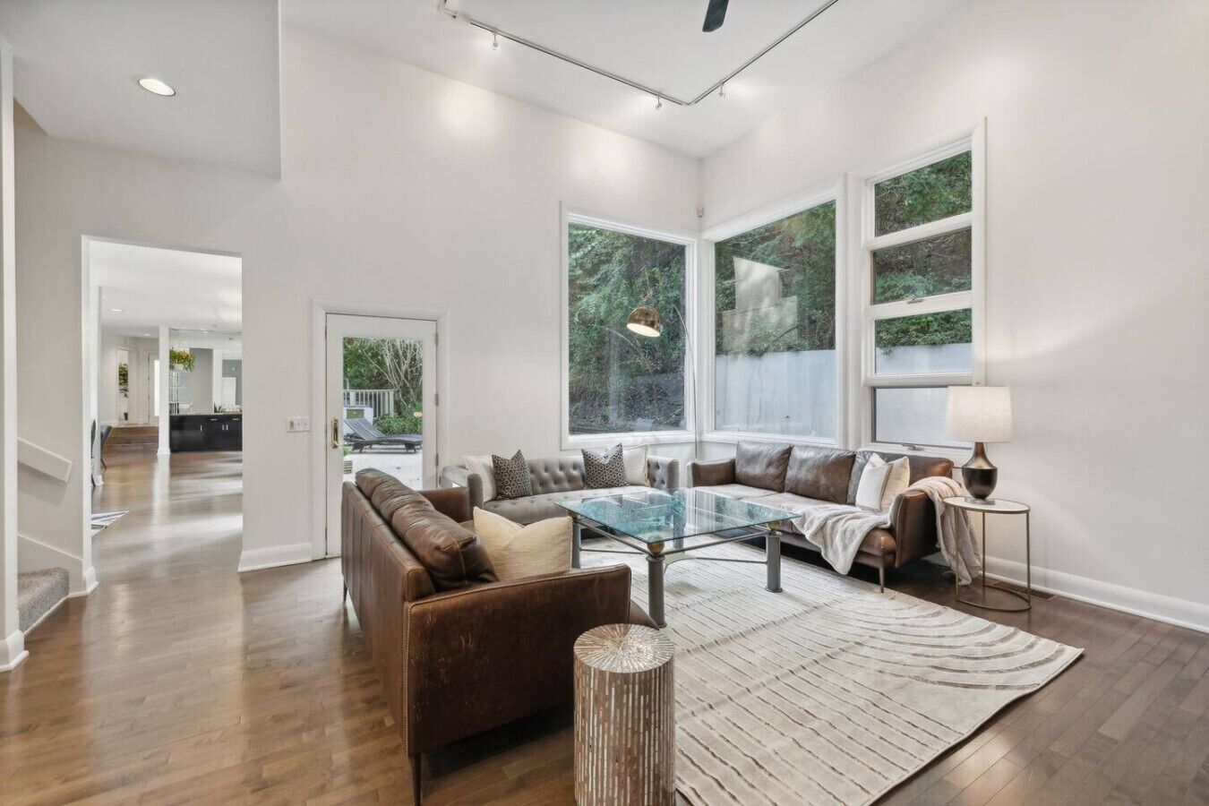 Smart TV, fireplace, offices