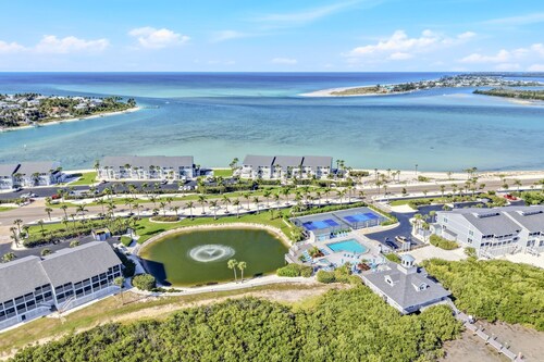 Newly listed, beautiful 2-bedroom, 2 bathroom condo in charming Boca Grande.