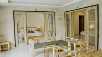 Junior-Suite, Poolblick | Wohnbereich