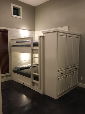 4 bedrooms, WiFi, bed sheets - Welcome to Little Blanco! Bonus: Free Golf During Your Stay! (Concan)