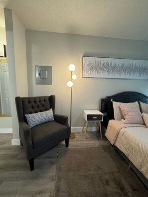 1 bedroom, iron/ironing board, free WiFi, bed sheets - Downtown Dallas LUXE Urban Haven 1BD Retreat (Dallas)
