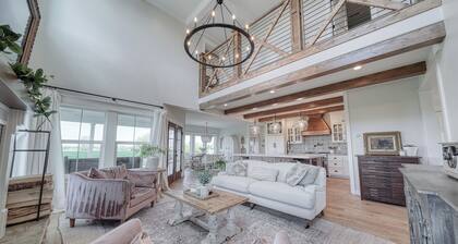 Peaceful Luxury Farmhouse Stay in Rexburg - Sleeps up to 22 people