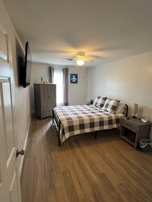 4 bedrooms, WiFi - Charming 4-bedroom house with AC, WiFi in peaceful Akers Next to the Sun Bun (Akers)