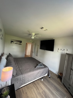 4 bedrooms, WiFi - Charming 4-bedroom house with AC, WiFi in peaceful Akers Next to the Sun Bun (Akers)