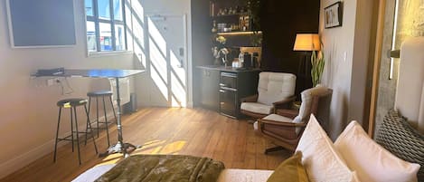 1 dormitorio, escritorio, tabla de planchar con plancha y wifi gratis