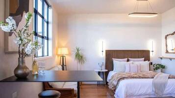 1 bedroom, desk, iron/ironing board, free WiFi