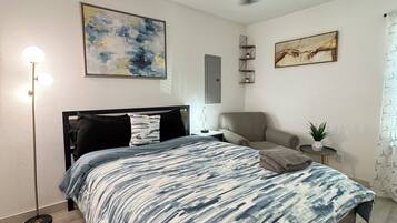 1 habitación, tabla de planchar con plancha, wifi y ropa de cama