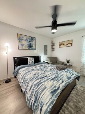 1 bedroom, iron/ironing board, WiFi, bed sheets - DT Dallas Modern Abode 1BD (Dallas)